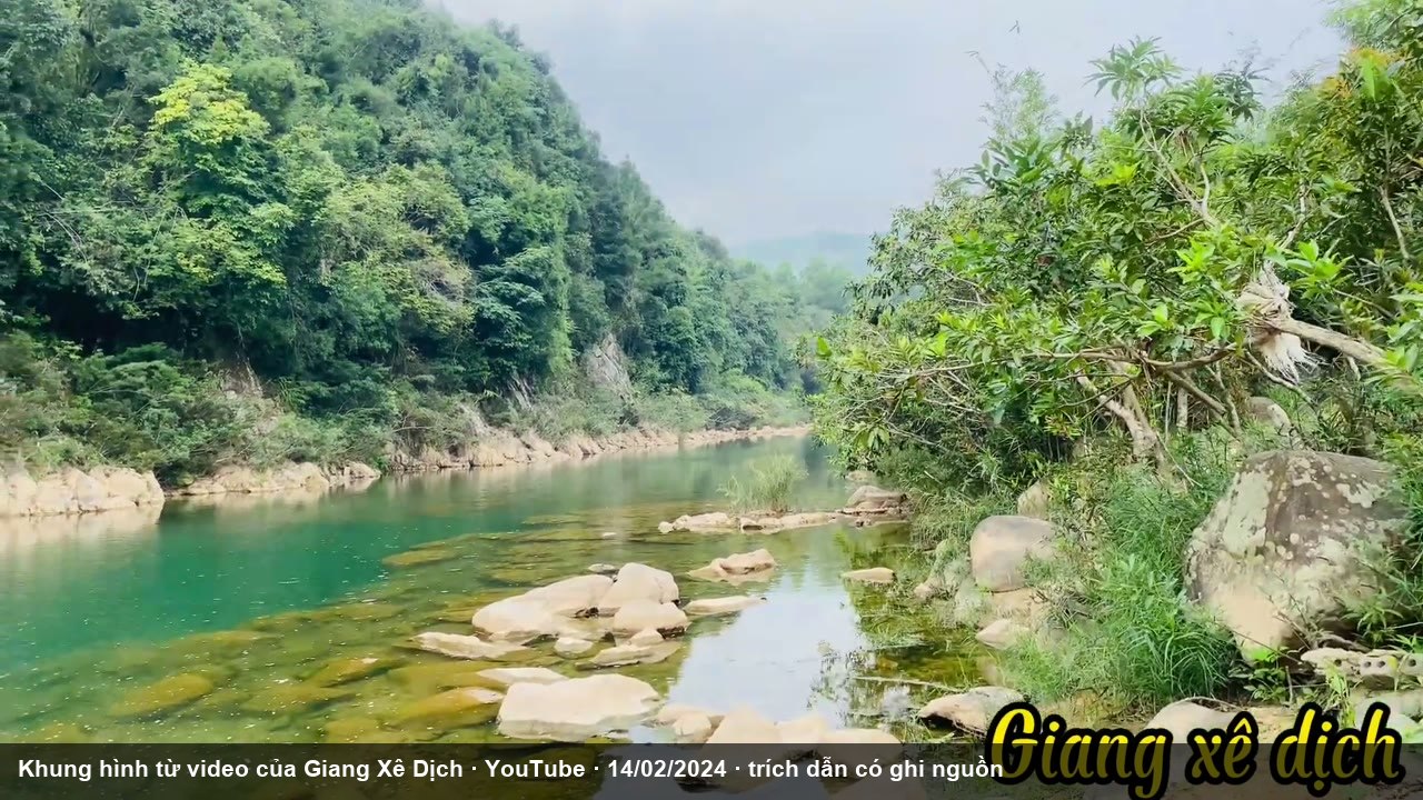 Dòng suối và hồ đệm giữa rừng (Giang Xê Dịch, YouTube, 14/02/2024, mốc 5 phút 06)